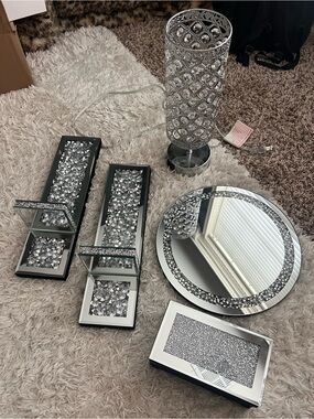 Silver diamond decor set